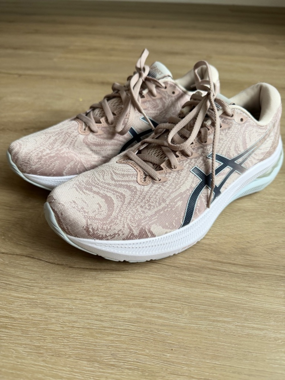 Aasics GT- 2000 11 Sneakers Pink Women's SZ 10